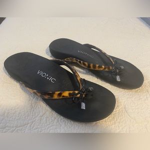 Vionic Bella Leopard Sandal